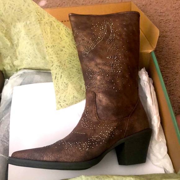 Roper Shoes - They just weren’t me! But they’re really cute.